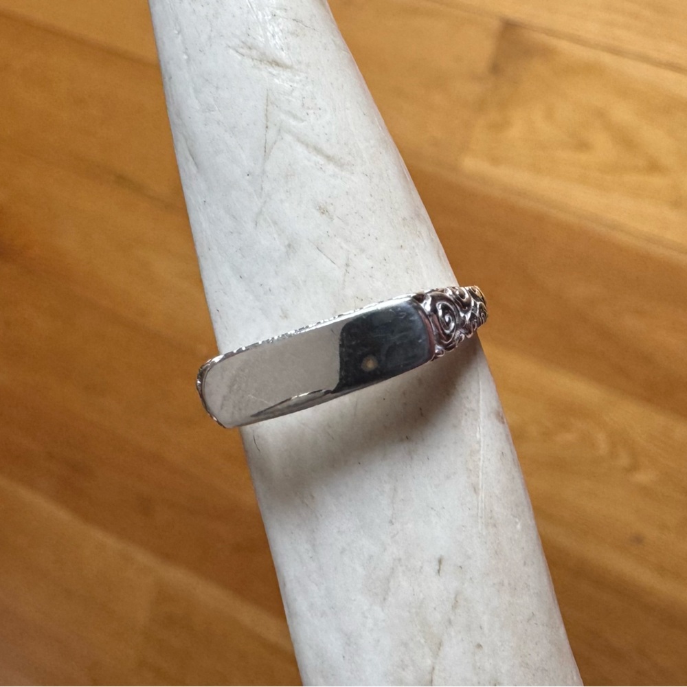 Novica Artisans Handmade in Bali flat top sterling silver ring size 7.5